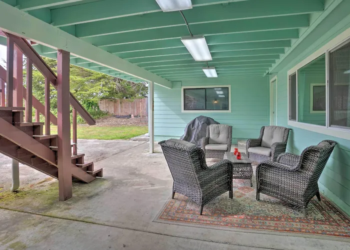 Bungalow W/ Wraparound Deck - 8 Mi To Brookings