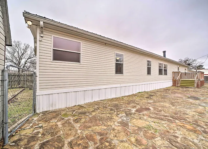 Eufaula Escape W/ Deck - Steps To Lake!