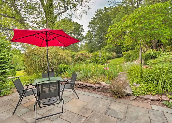 Charming Abode W/ Patio - Walk To Town + River!