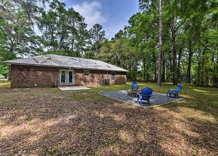 Serene Live Oak Home W/ Fire Pit By River + Sosmp!