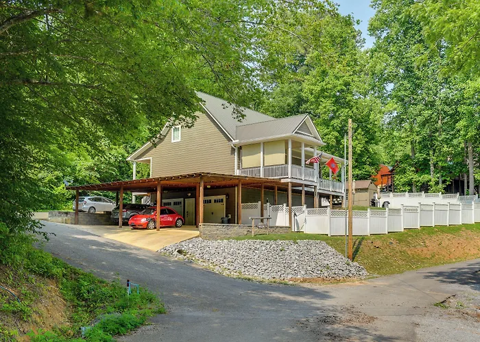 Modern Tims Ford Lake Home W/ Private Dock & Pool!