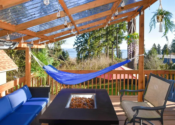 Unique Camano Cabin W/ Mountain + Water Views