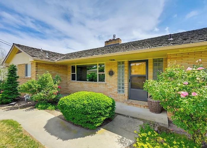 Family-Friendly Yakima Escape W/ Yard & Pool!