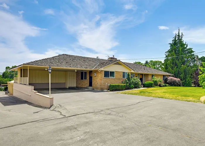 Family-Friendly Yakima Escape W/ Yard & Pool!