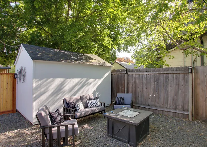 Cozy Coeur D'Alene Getaway W/ Fire Pit, Near Dtwn