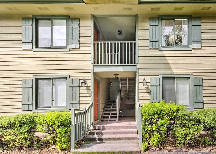 Condo W/ Sunroom, Near Downtown Hendersonville!