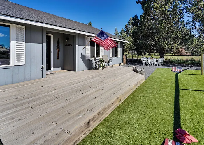 Pickleball Country Retreat In Bend!