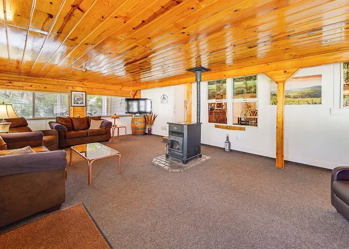 'Mtn Gate Guest House' ~ 6 Mi To Shasta Lake!