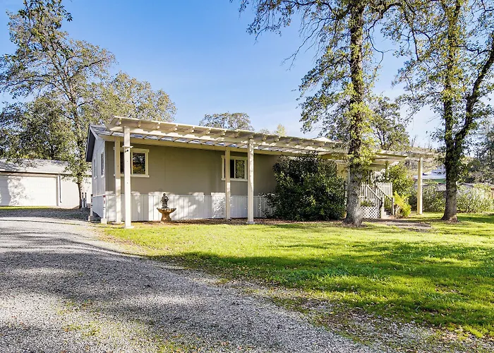'Mtn Gate Guest House' ~ 6 Mi To Shasta Lake!