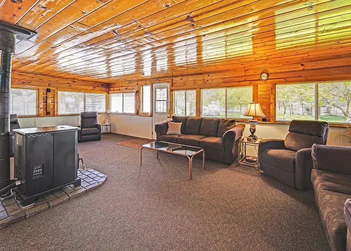 'Mtn Gate Guest House' ~ 6 Mi To Shasta Lake!