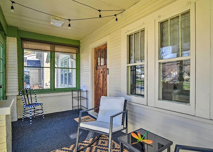 Family-Friendly Des Moines Retreat W/ Patio!
