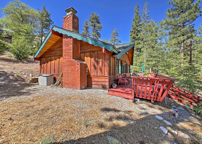 Big Bear Lake Cabin W/ Deck ~ 7 Mi To Ski Slopes!