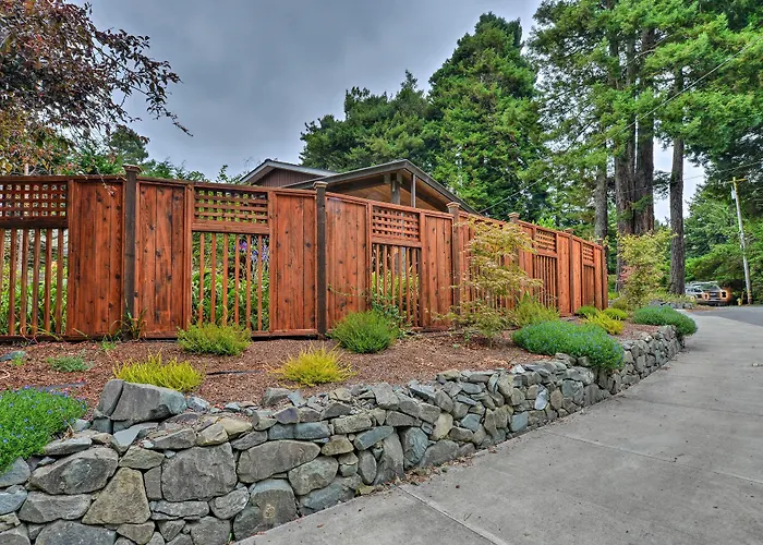 Quiet & Cozy Eureka Home Near Sequoia Park & Zoo!
