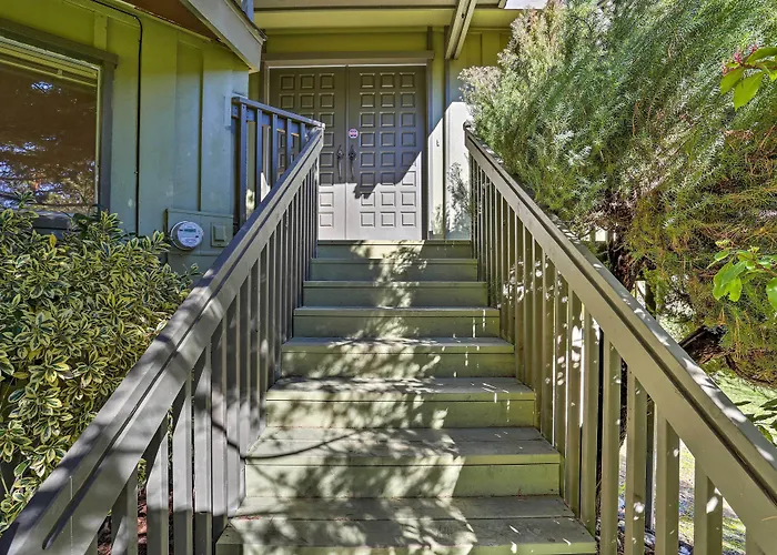 Woodsy Willow Creek Getaway W/ Deck!