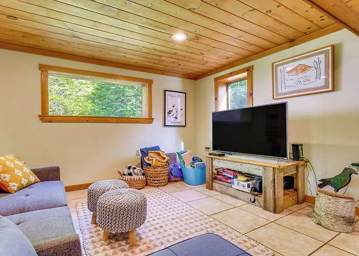 Saranac Lake Cabin W/ Deck: Pets Welcome!