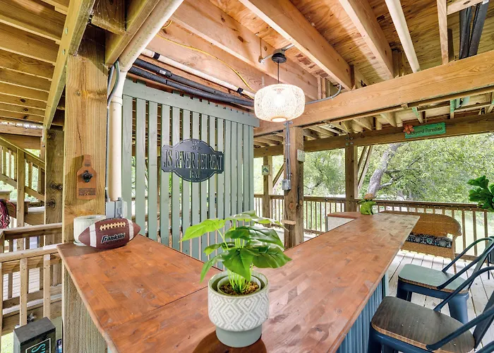 Riverfront Cuero Vacation Home W/ Spacious Deck!