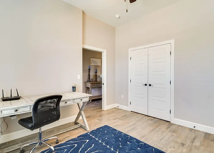 Carlsbad Retreat W/ Fire Pit & Fenced Yard!