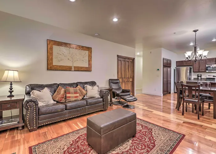 Cozy Central Glenwood Springs Condo W/ 2 Decks!