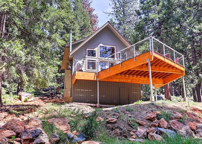 Rustic Retreat W/ Deck: Steps From Lake Almanor!