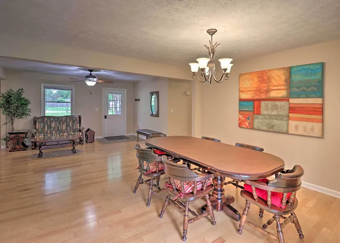 Hendersonville Home W/ Fire Pit: 5 Mi To Downtown!