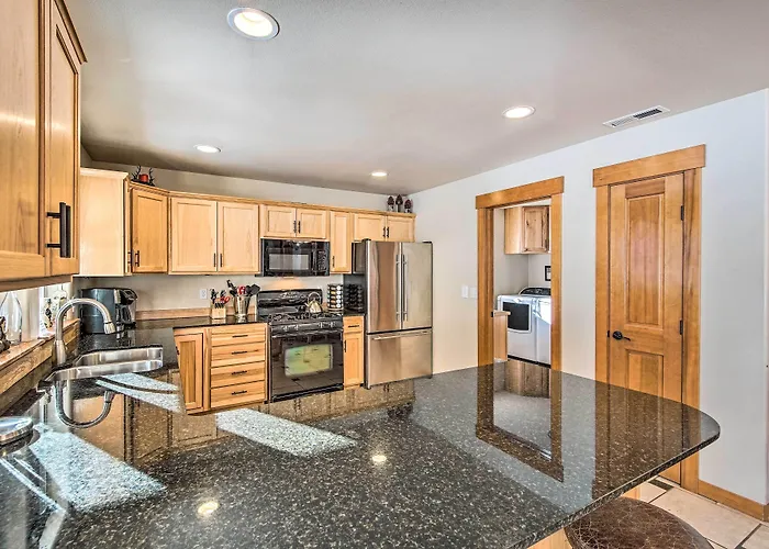 Dog-Friendly Ronald Vacation Rental Cabin!