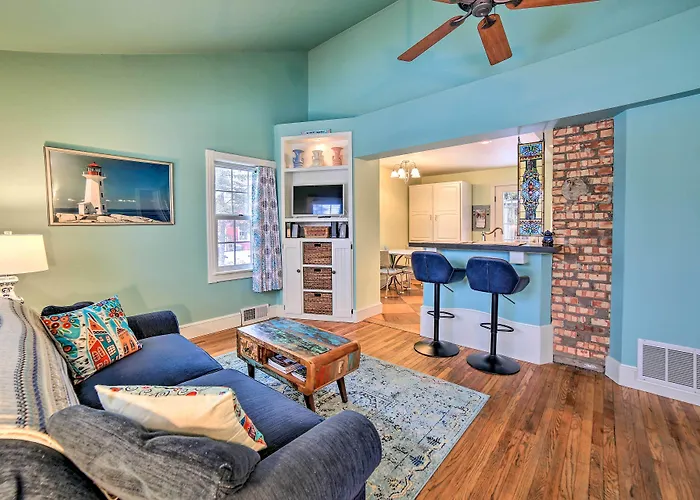 Modern Home W/ Backyard, 1 Mi To Dtwn Sturgeon Bay