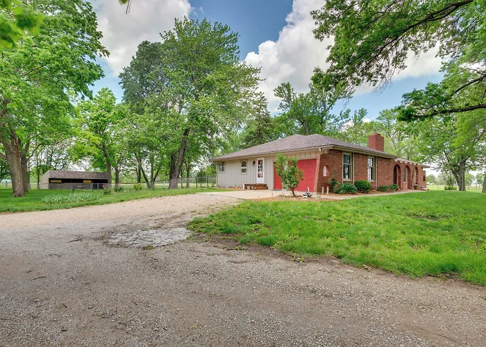Peaceful Garden City Getaway W/ Grill & Fire Pit