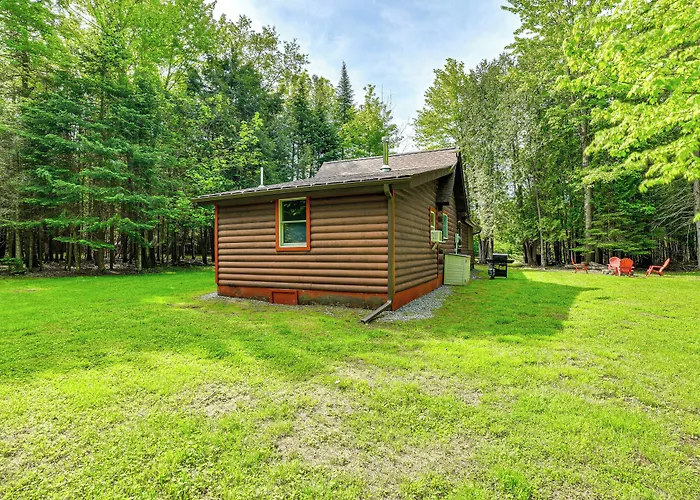 'Cardinal Pines' Cabin On 8 Acres - Dog Friendly!