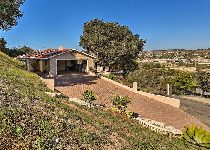 Retro House W/ Deck & Arroyo Grande View