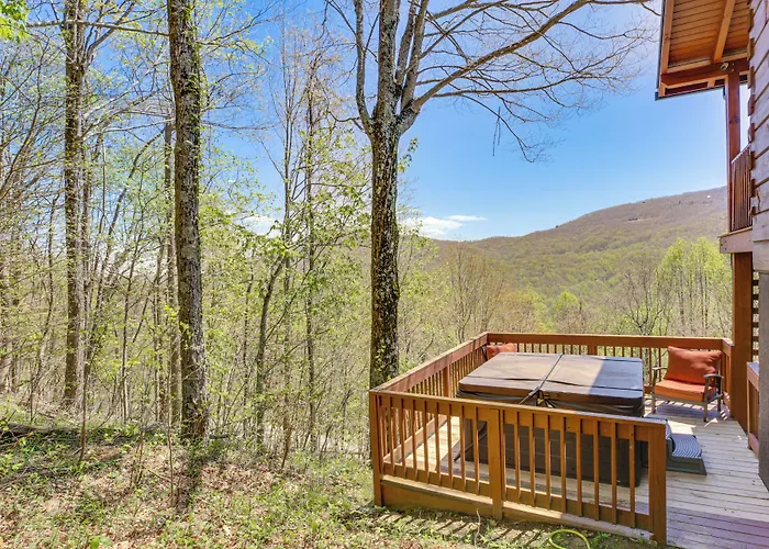 Family Cabin W/ Private Hot Tub & Views In Boone!