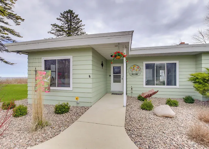 Waterfront Algoma Vacation Rental On Lake Michigan