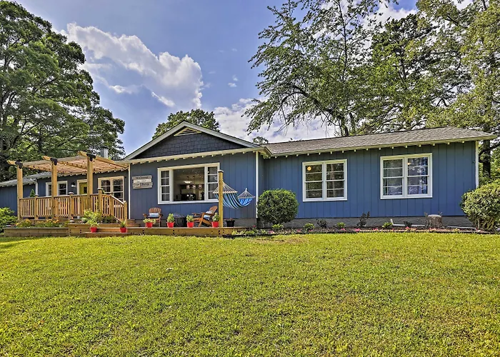 Family-Friendly Escape ~ 6 Mi To City Center!