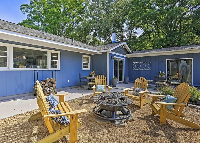 Family-Friendly Escape ~ 6 Mi To City Center!