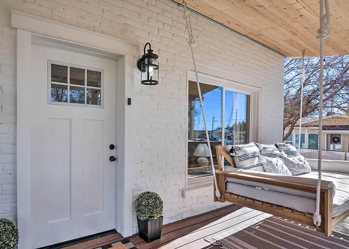 Modern Kanab Home: Fire Pit, Red Rock Views!