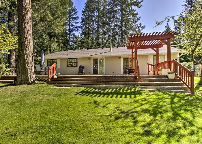 Quiet Lakefront Olympia Home W/ Dock On Half Acre