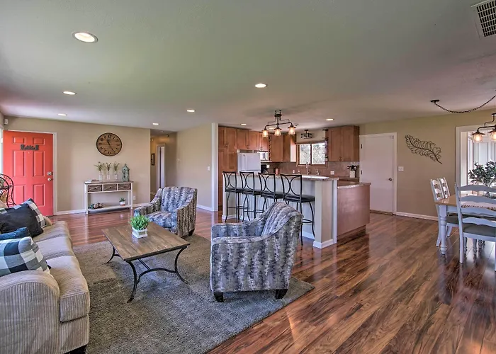 Ellensburg Home W/ Mountain Views On 3 Acres!