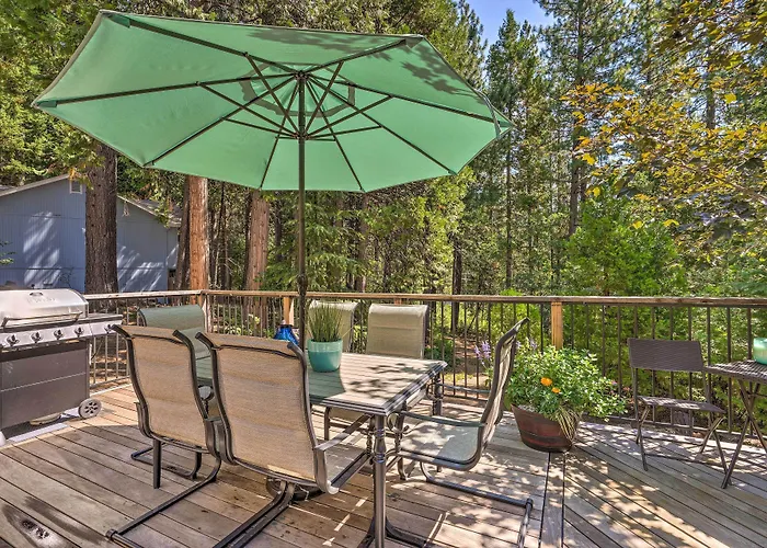 1 Mi To Jenkinson Lake: 'Apple'S Chalet' W/ Deck