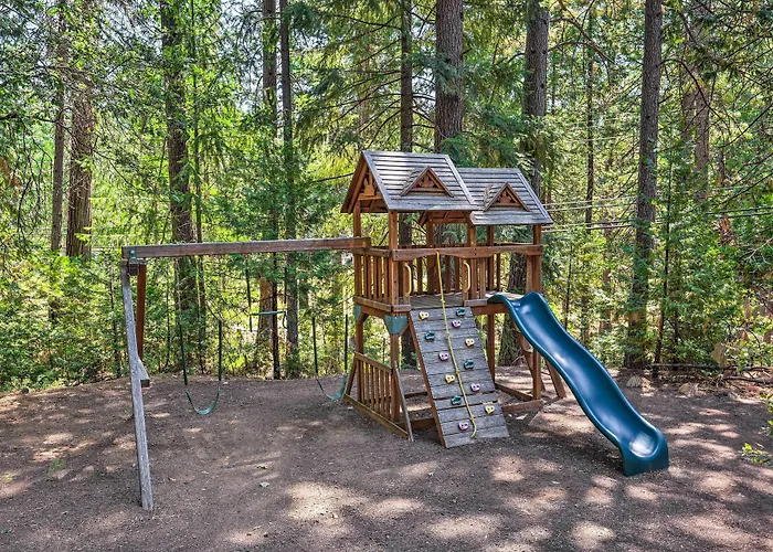 1 Mi To Jenkinson Lake: 'Apple'S Chalet' W/ Deck