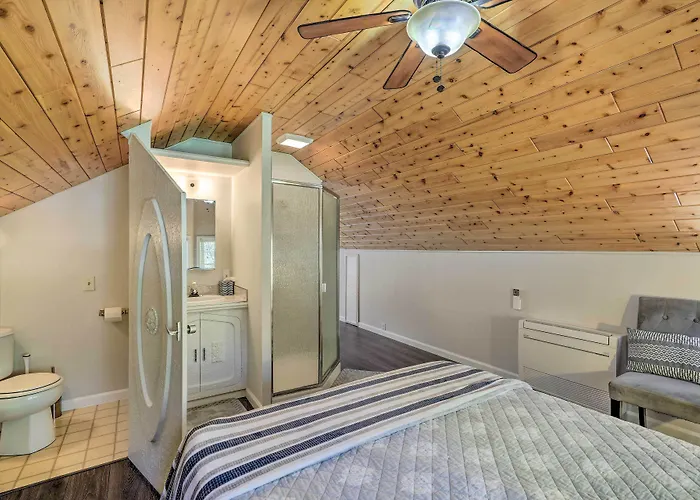 1 Mi To Jenkinson Lake: 'Apple'S Chalet' W/ Deck