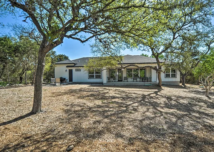 Brand New Modern Canyon Lake Escape W/ Fire Pit!