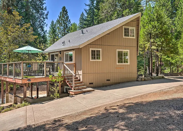 1 Mi To Jenkinson Lake: 'Apple'S Chalet' W/ Deck