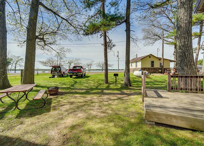 Stone Lake Cabin W/ Private Deck & Fire Pit!