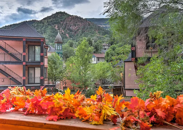 Downtown Manitou Springs Home: Tranquil Creek View