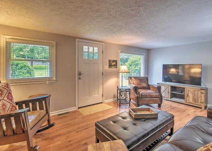 Blowing Rock Home: 1 Block To Downtown!