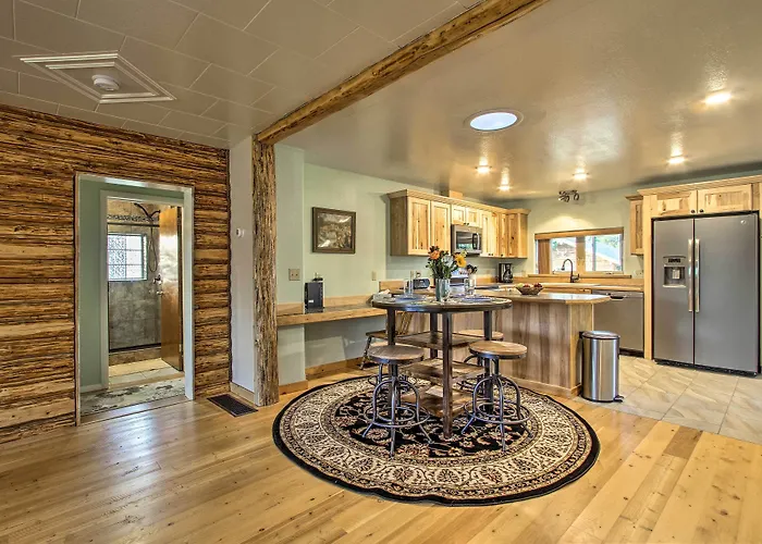 Pet-Friendly Augusta Cabin - Walk To Main Street!