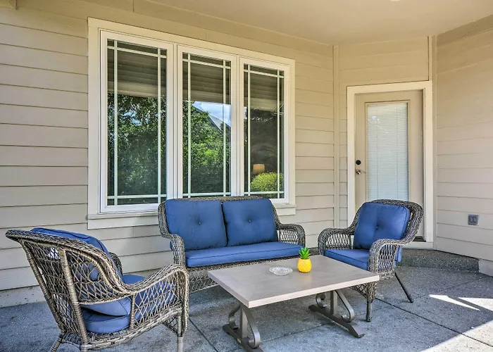 Charming Medford Getaway ~ 4 Miles To Downtown!