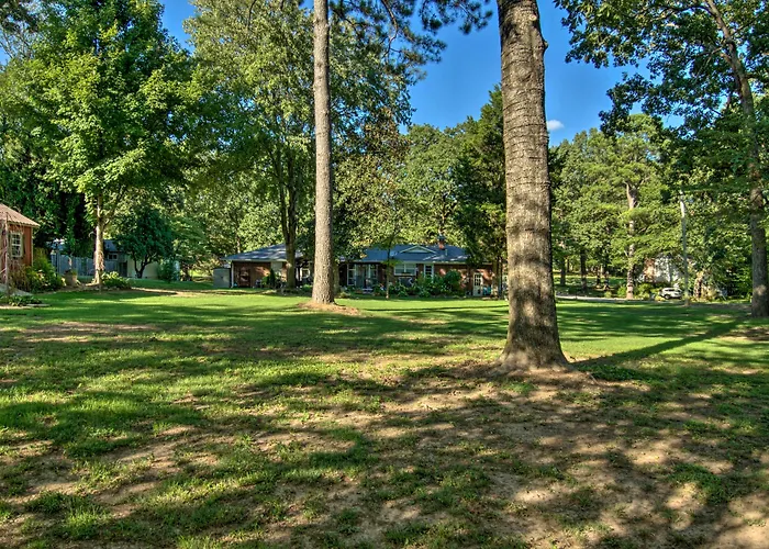 Charming Florence Getaway W/ Fireplace & Grill!