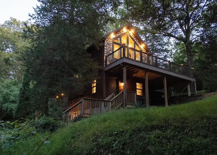 Pet-Friendly Delta Cabin W/ Private Hot Tub!