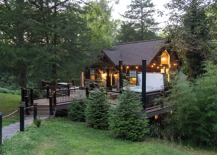 Pet-Friendly Delta Cabin W/ Private Hot Tub!