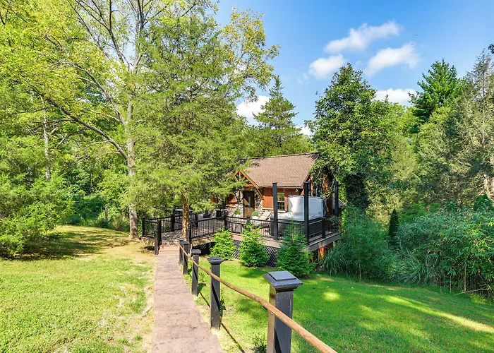 Pet-Friendly Delta Cabin W/ Private Hot Tub!